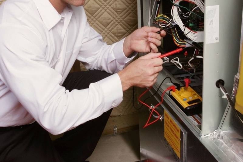 Creve Coeur technician repairing a furnace